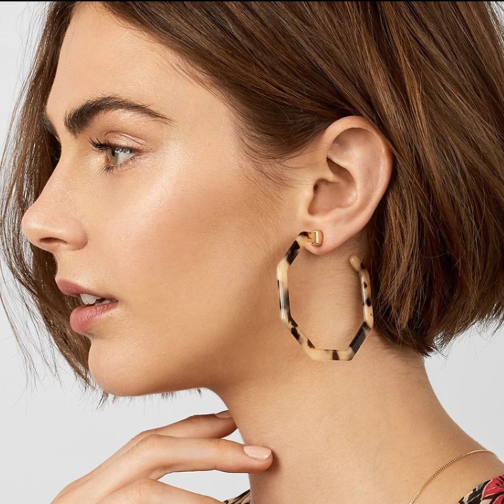 Resin Tortoise Shell Hoop Earrings (Light tan)